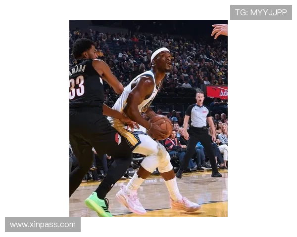 勇士主场迎战开拓者 季前赛激战四节展现新赛季状态 勇士主场迎战开拓者 季前赛激战四节展现新赛季状态