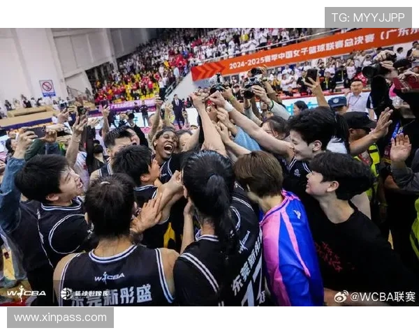 广东女篮主场力克四川勇夺冠军 完美收官夺回荣耀