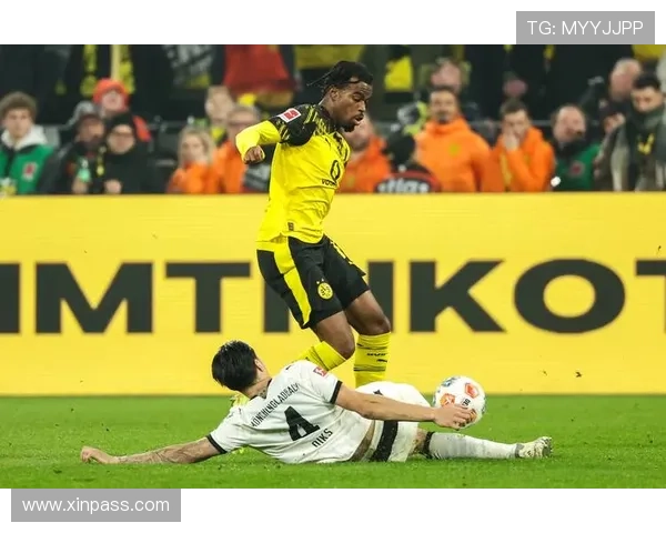 多特蒙德发布新海报展示施洛特贝克阿德耶米与格里马尔多精彩瞬间